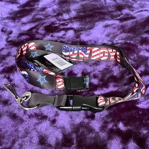 ONE BRAND NEW OFFICIALLY LICENSED NFL DALLAS COWBOYS PATRIOTIC LANYARD CTM5